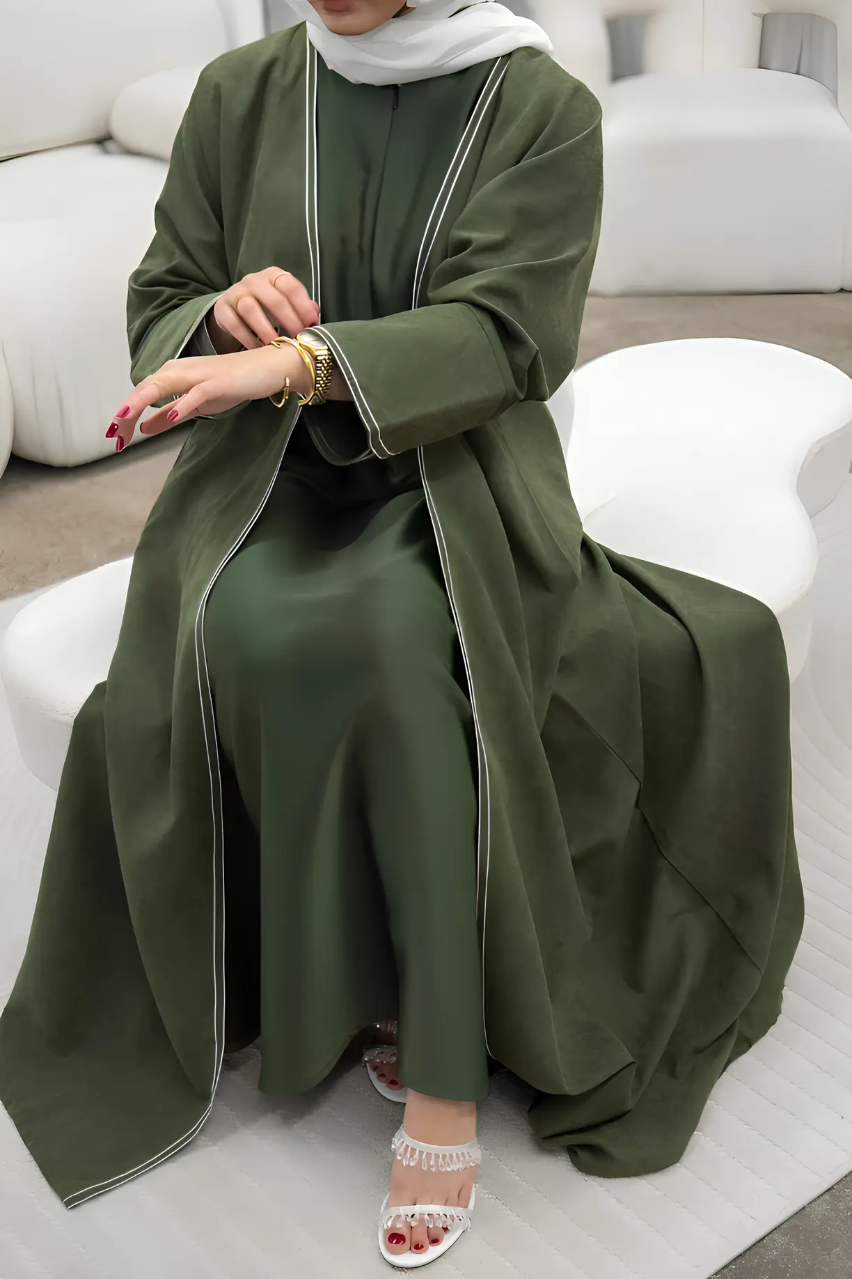 Femme portant une robe Rihanna